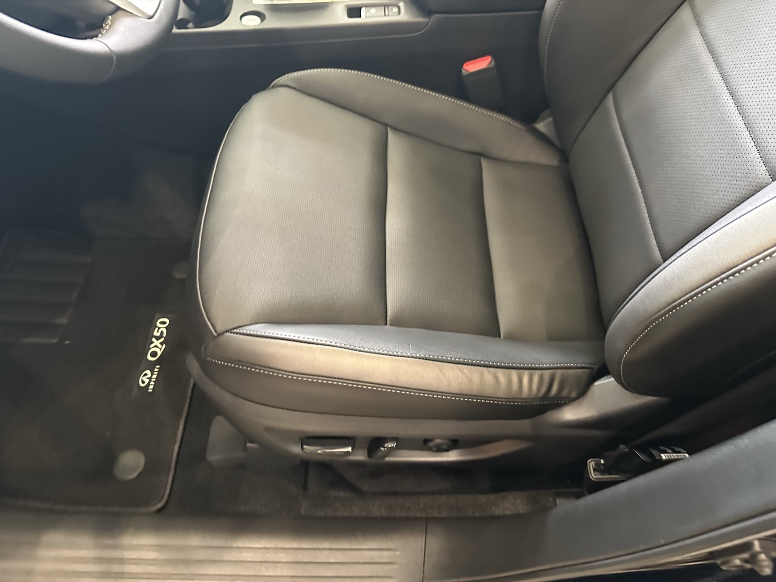 2025 Infiniti QX50 Luxe AWD photo 13