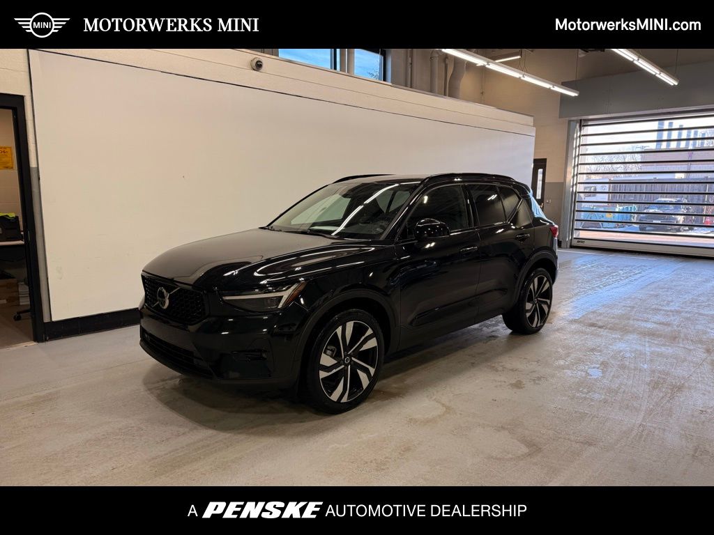 2024 Volvo XC40 Plus's photo