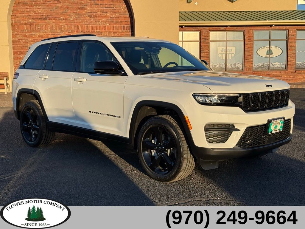 2025 Jeep Grand Cherokee Altitude's photo