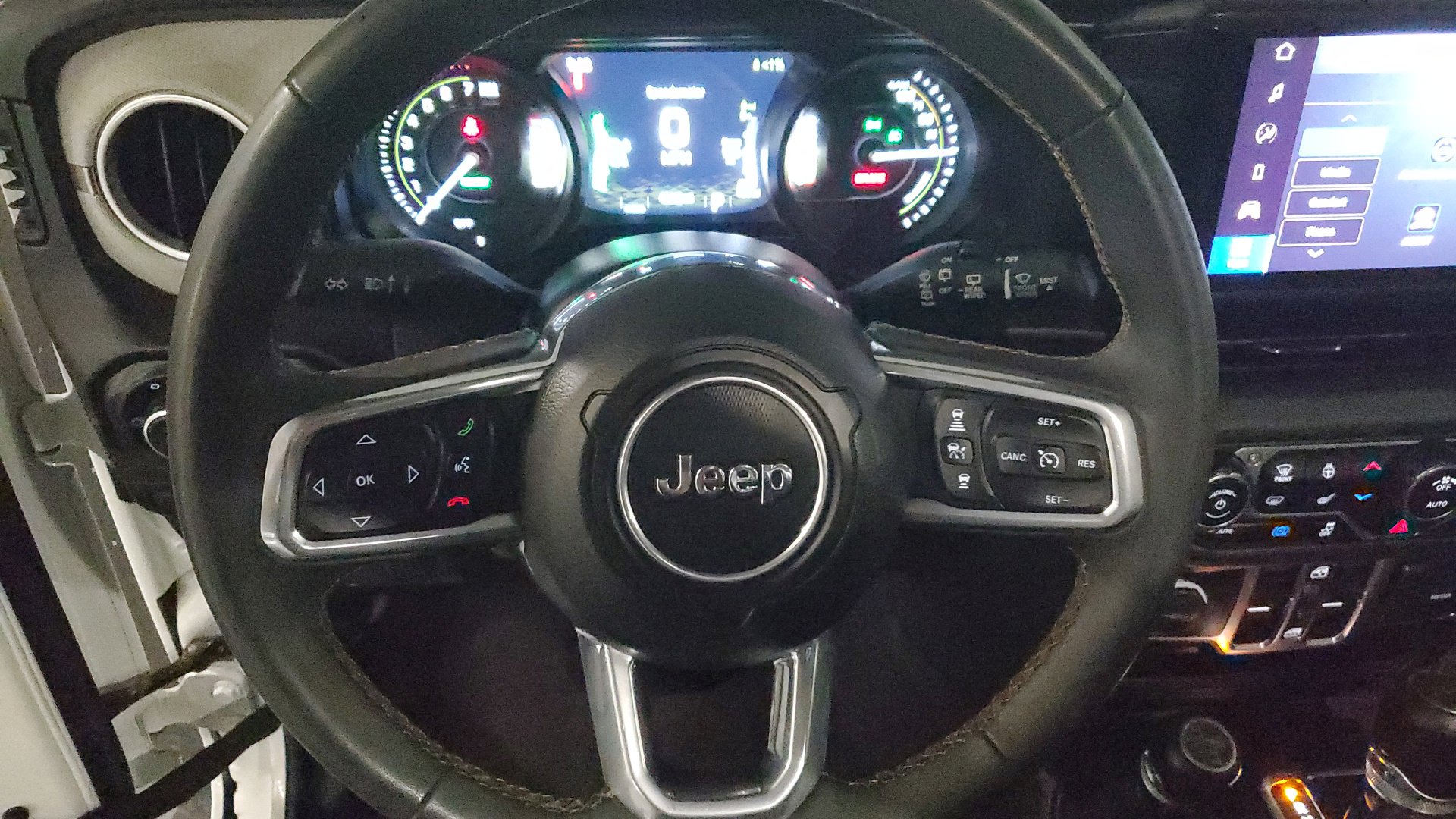 2024 Jeep Wrangler Sahara 4xe photo 26