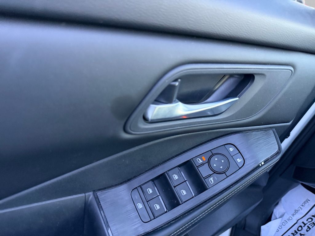 2024 Nissan Rogue SV photo 10