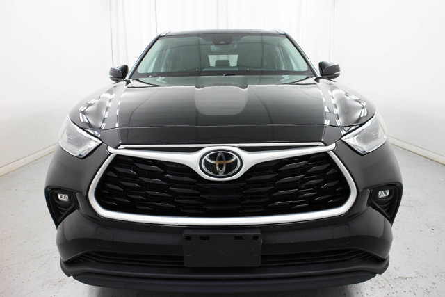 2022 Toyota Highlander XLE photo 2