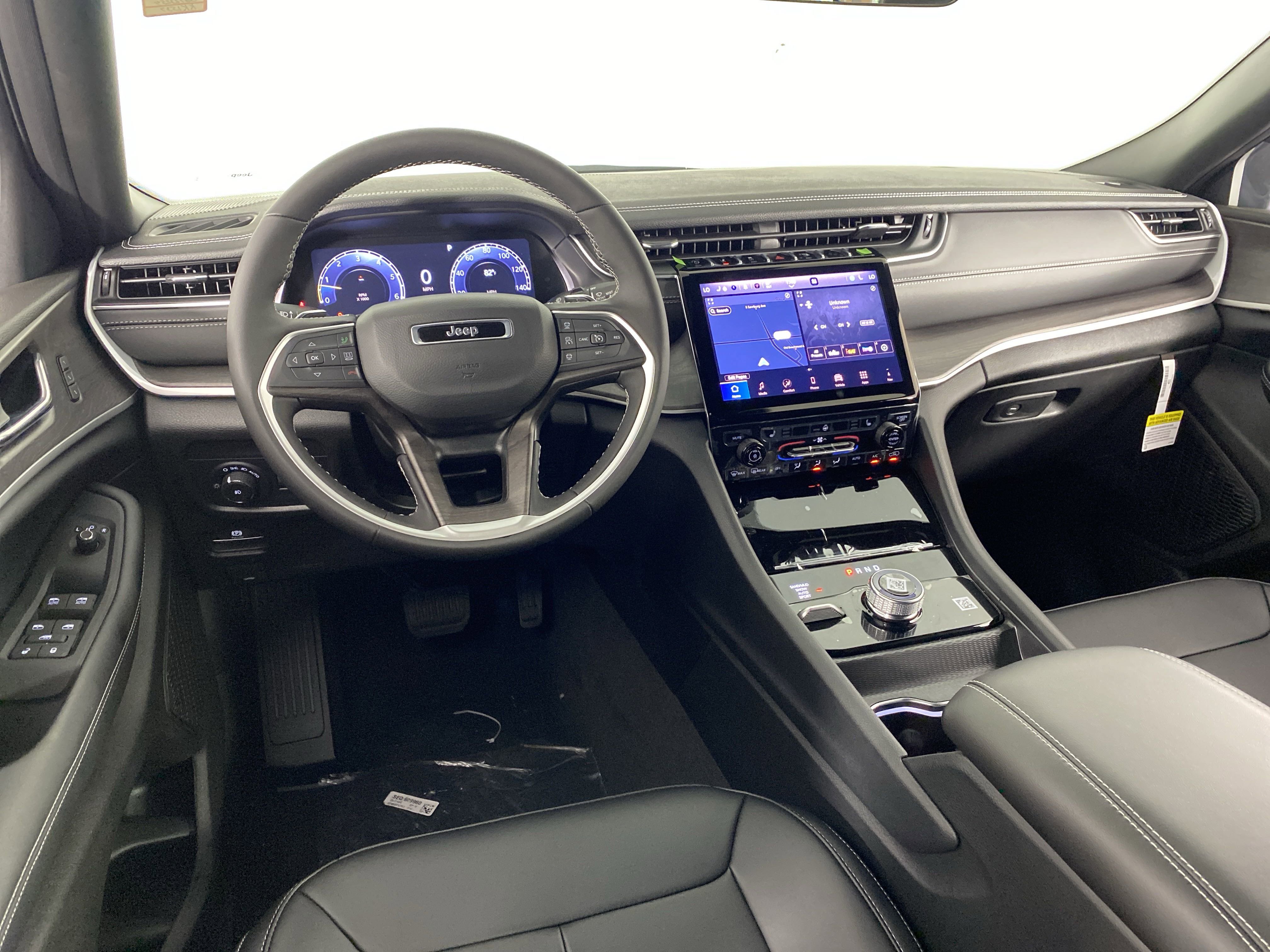 2025 Jeep Grand Cherokee Limited photo 4