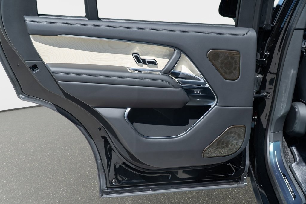 2025 Land Rover Range Rover SV photo 25