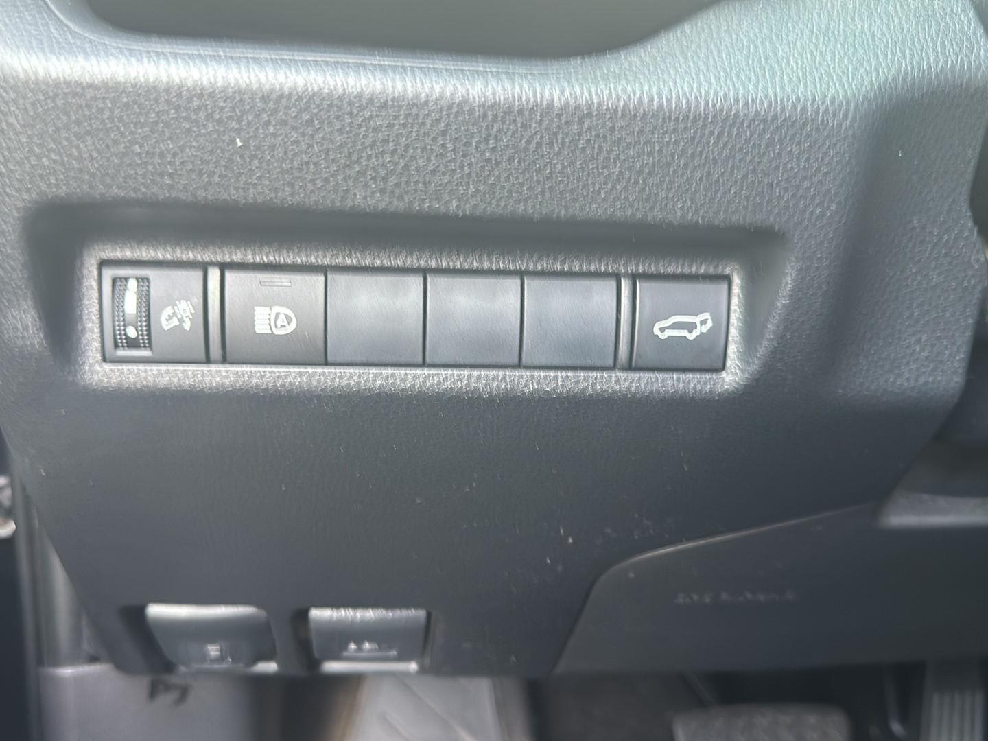 2019 Toyota RAV4 XLE photo 7