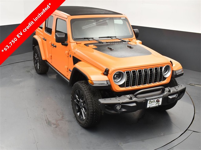 2025 Jeep Wrangler Sahara 4xe photo 10