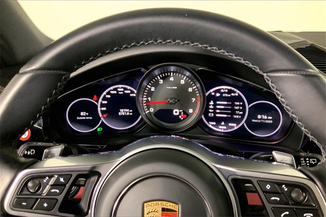 2022 Porsche Cayenne Platinum Edition photo 10