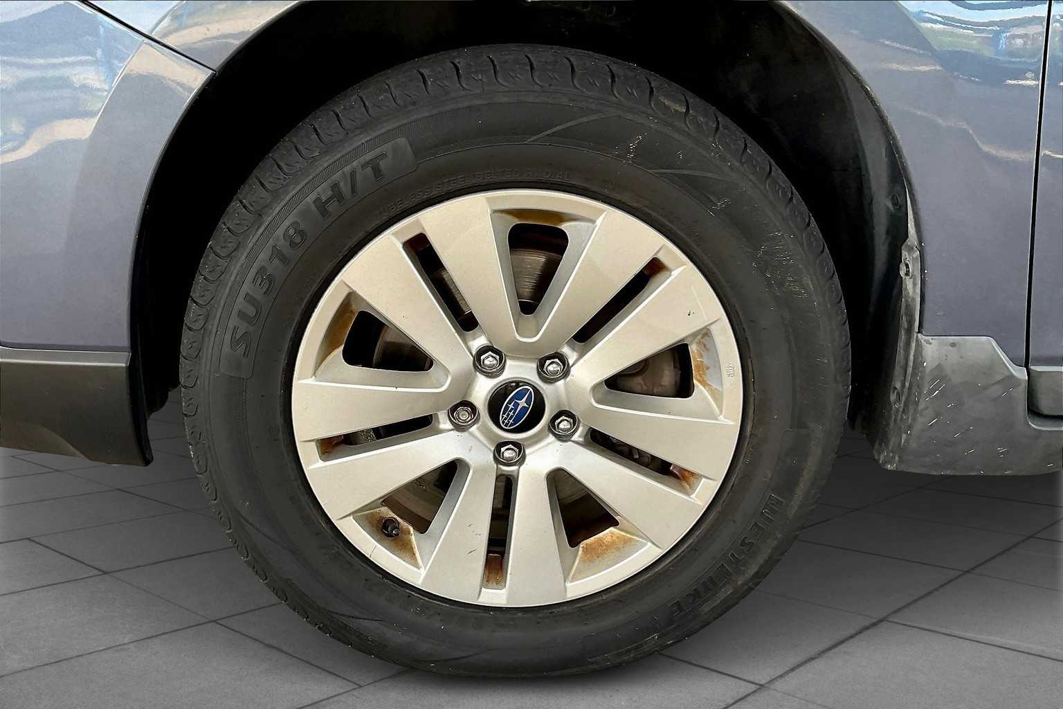 2017 Subaru Outback Premium photo 10