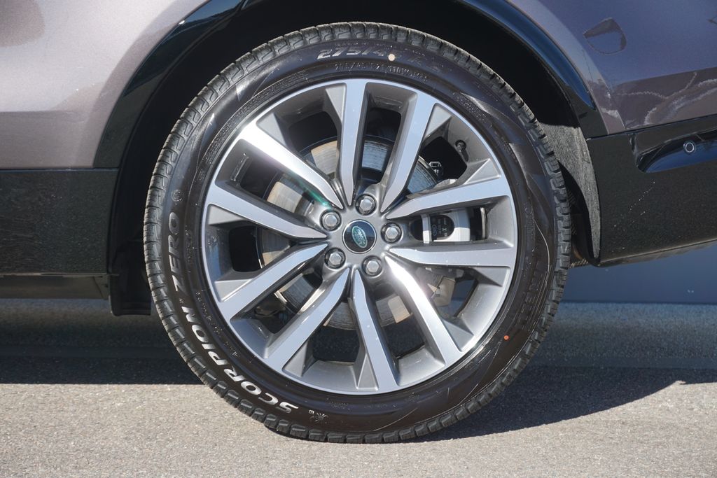 2025 Land Rover Discovery SE photo 32