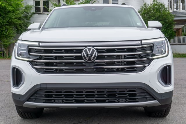 2024 Volkswagen Atlas SE Technology photo 3