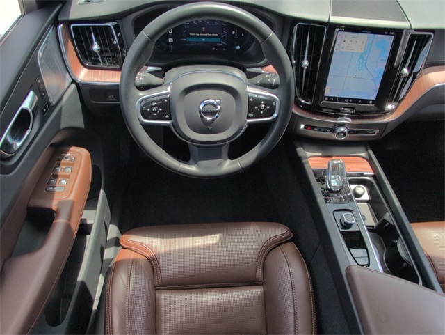 2023 Volvo XC60 B5 Ultimate photo 8