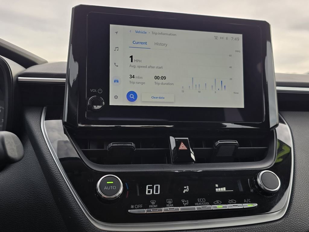 2023 Toyota Corolla LE photo 2