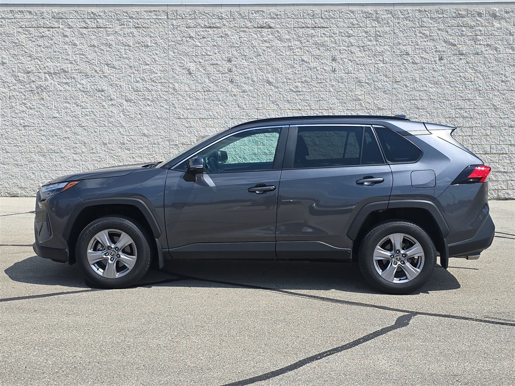 2022 Toyota RAV4 XLE photo 10
