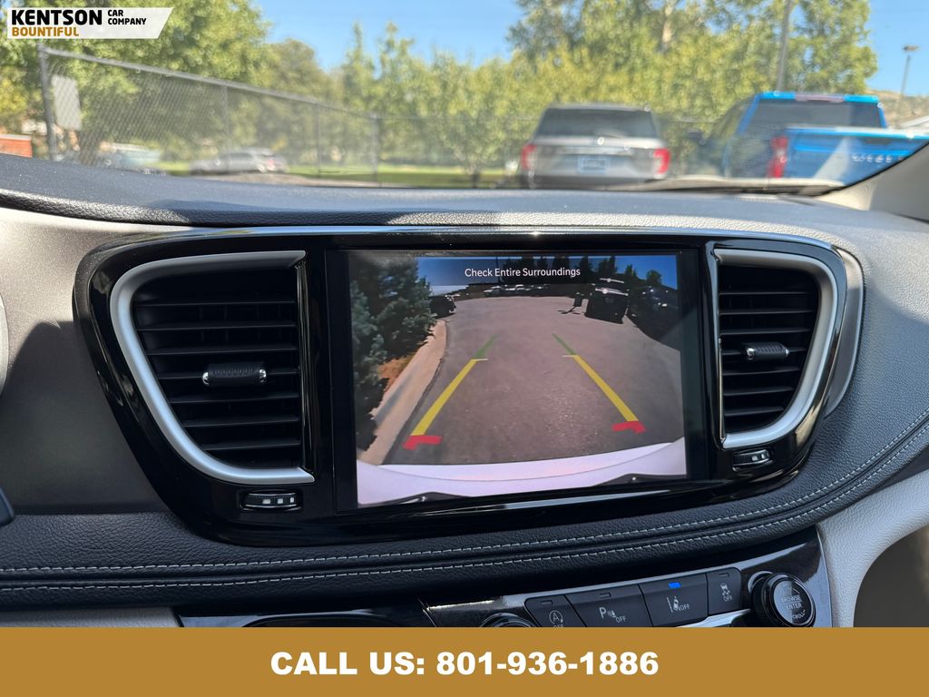 2024 Chrysler Pacifica Touring L photo 25