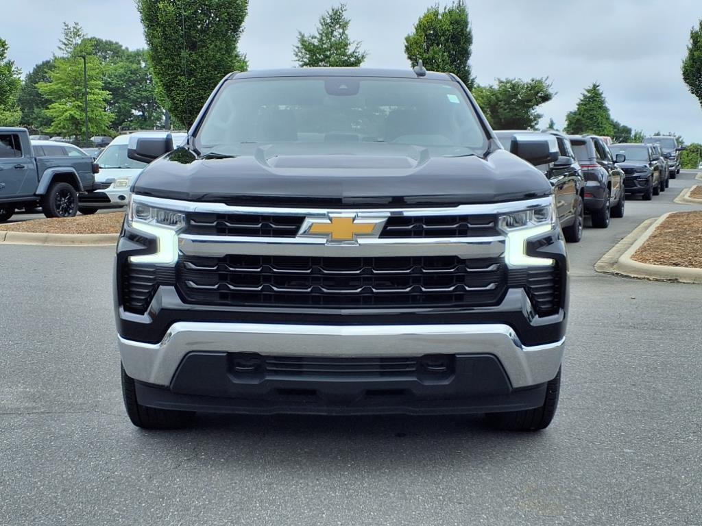 2022 Chevrolet Silverado 1500 LT photo 2