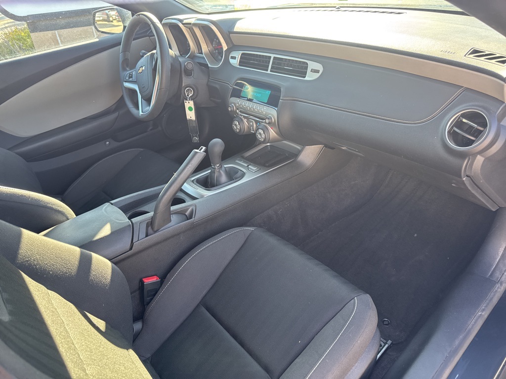2015 Chevrolet Camaro 1LS photo 17