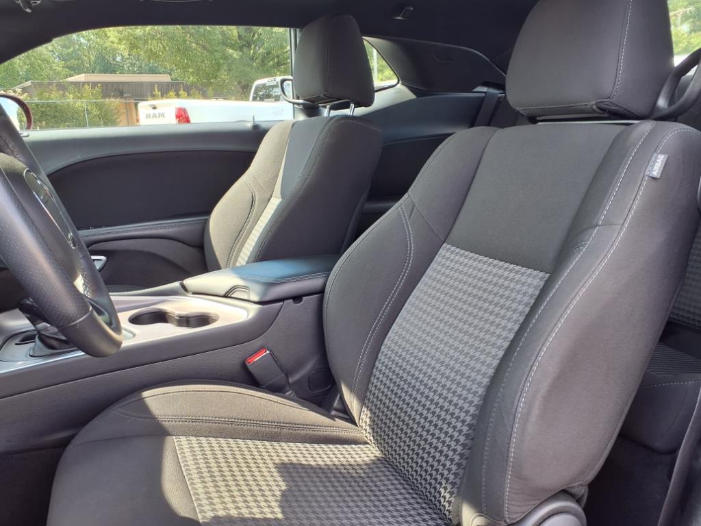 2022 Dodge Challenger SXT photo 3