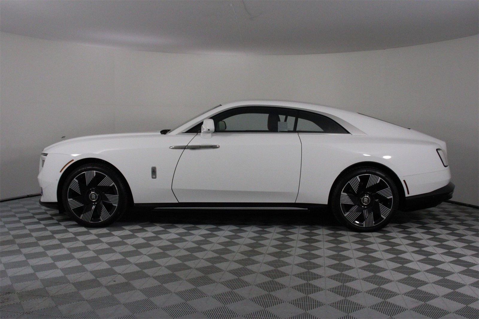 2025 Rolls Royce Spectre photo 3