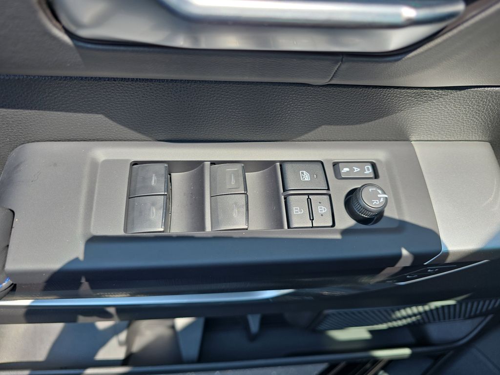 2025 Toyota Tundra Platinum photo 26