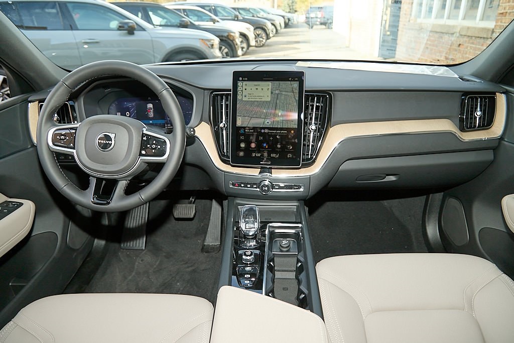 2026 VOLVO XC60 - Image 22
