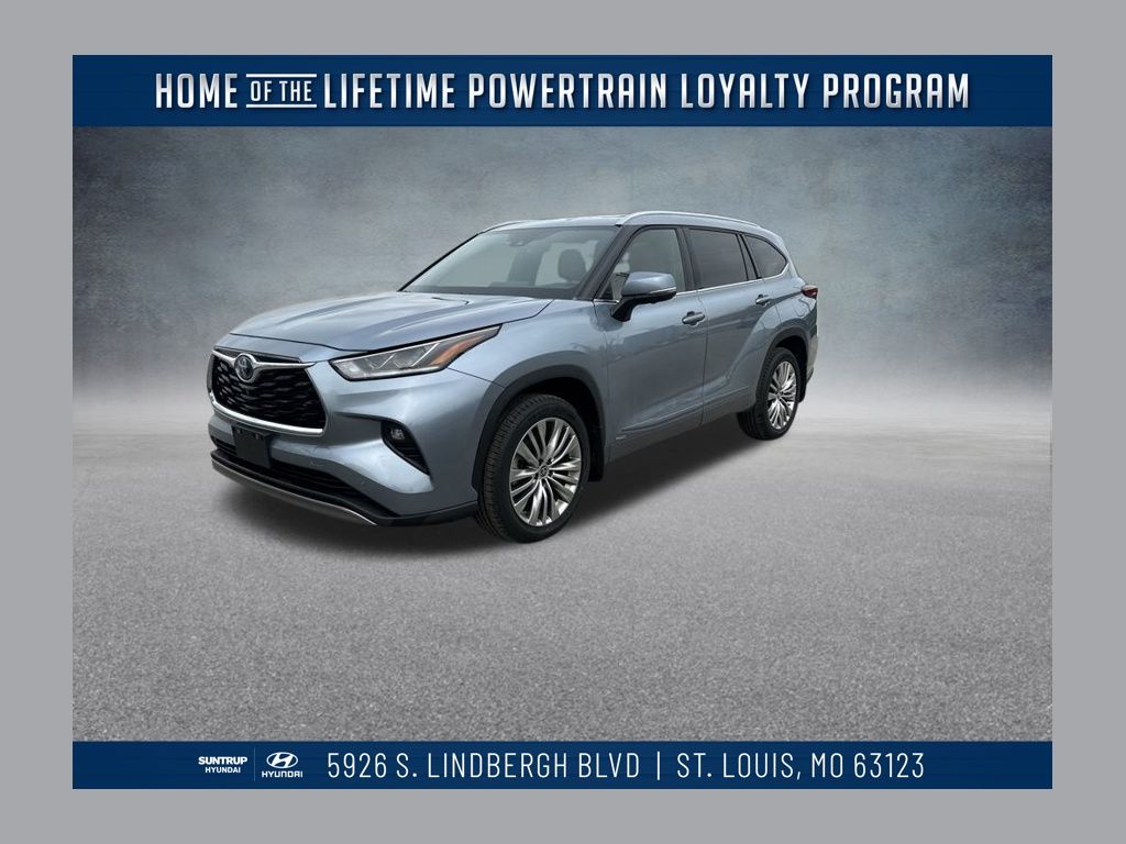 2023 Toyota Highlander Platinum's photo