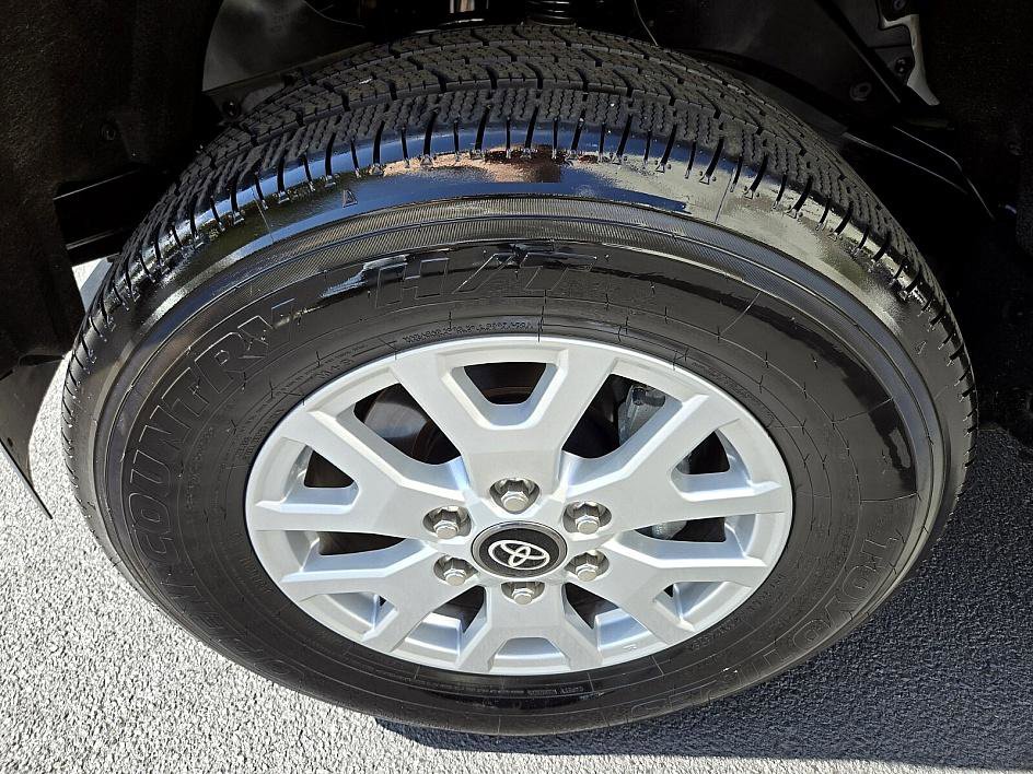 2024 Toyota Tacoma SR5 photo 19