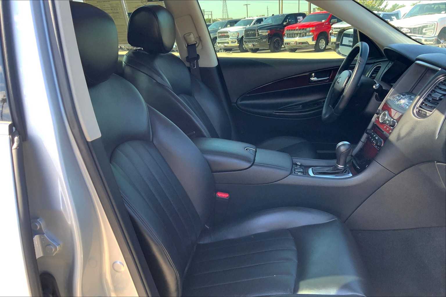 2017 Infiniti QX50 photo 8