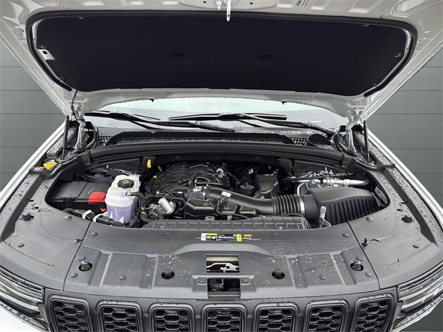2025 Jeep Grand Cherokee Laredo Altitude photo 16