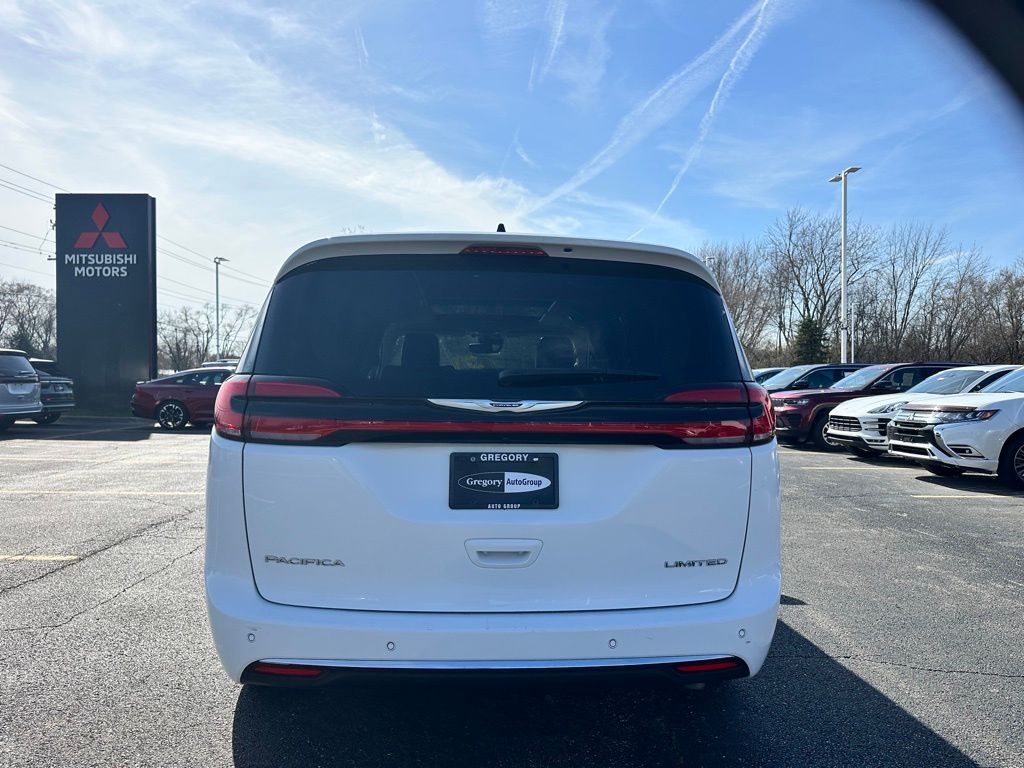 2024 Chrysler Pacifica Limited photo 4