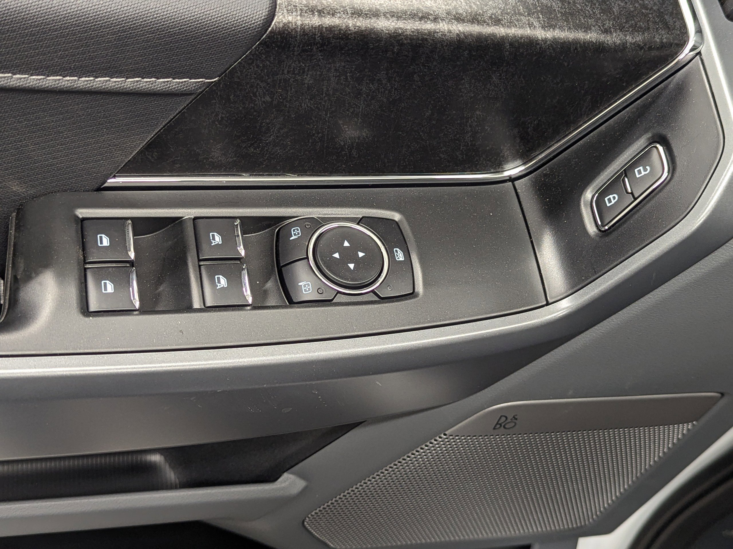 2025 Ford F-150 Lightning photo 9