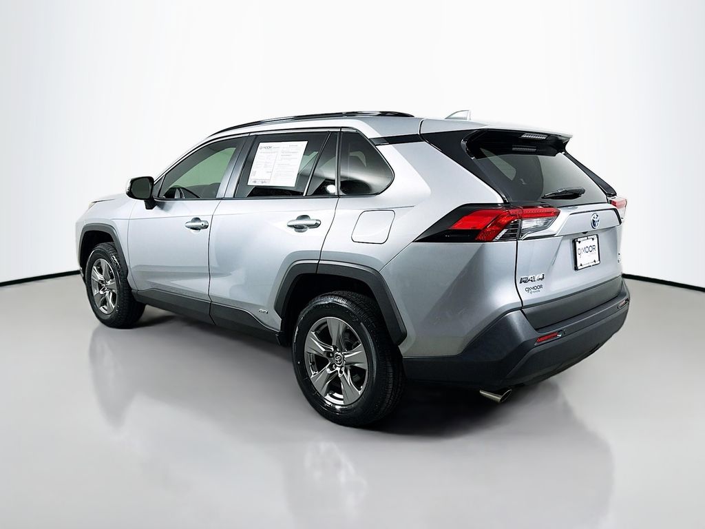 2023 Toyota RAV4 Hybrid XLE photo 5