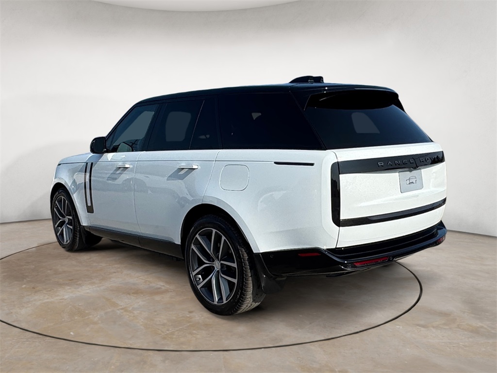 2025 Land Rover Range Rover SE photo 3