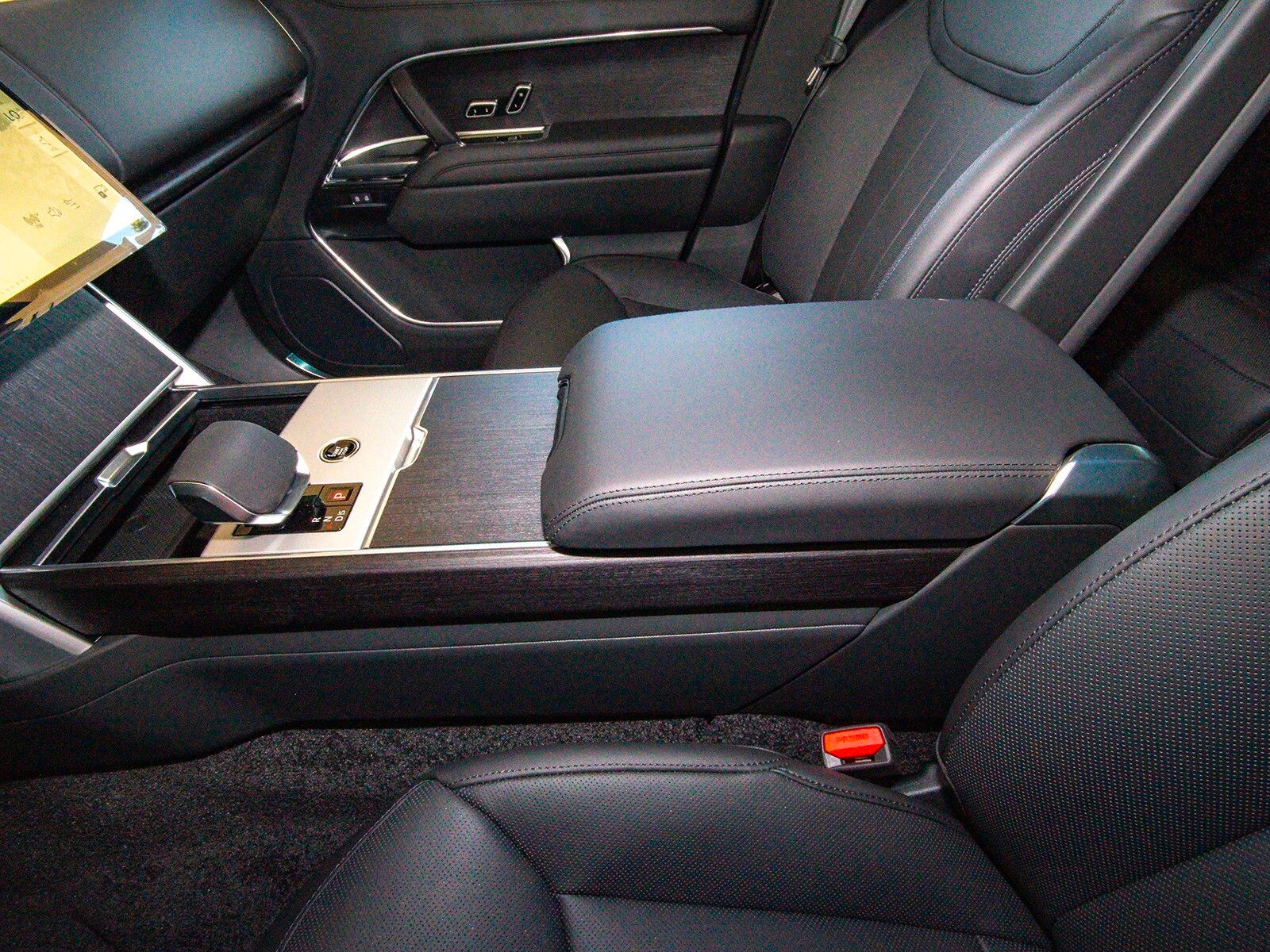 2025 Land Rover Range Rover SE photo 26