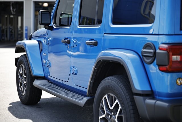2024 Jeep Wrangler Sahara photo 8