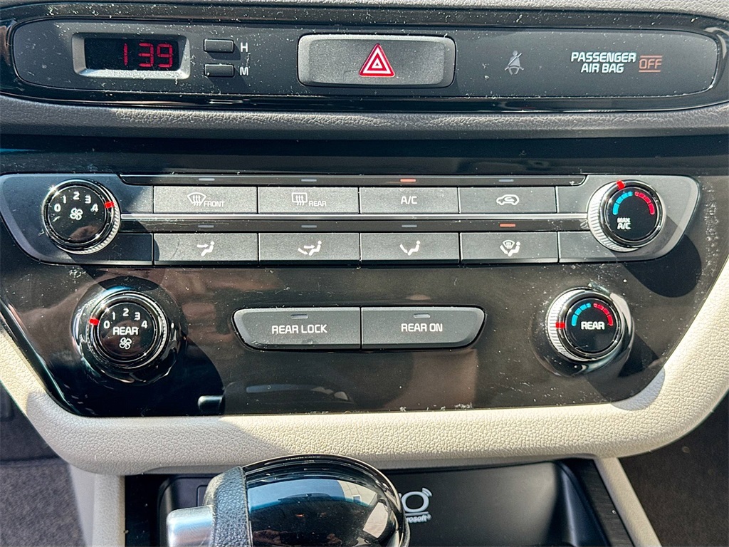 2015 Kia Sedona LX photo 16