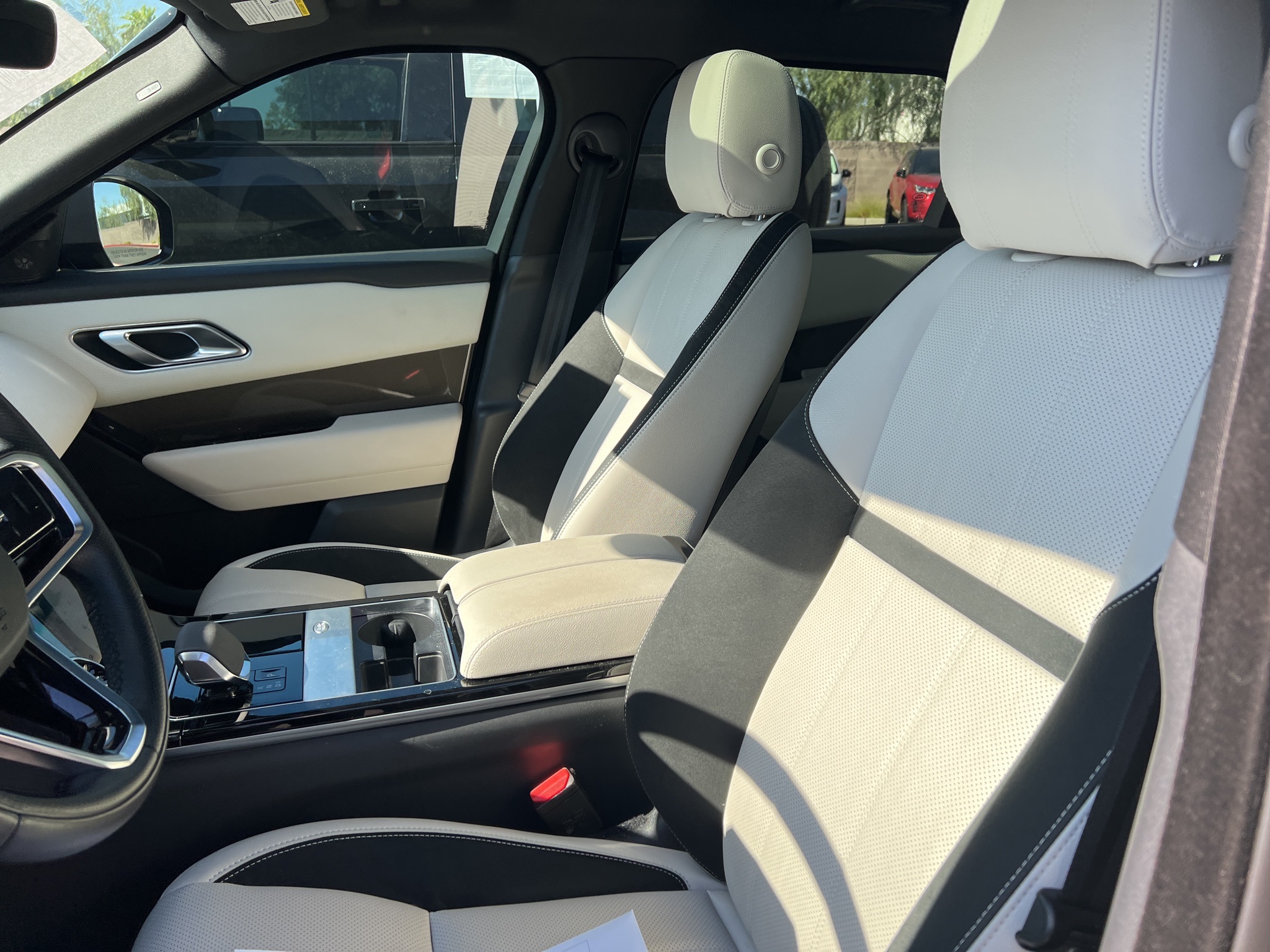 2021 Land Rover Range Rover Velar R-Dynamic S photo 8
