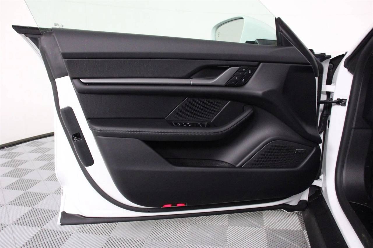 2025 Porsche Taycan 4 photo 19