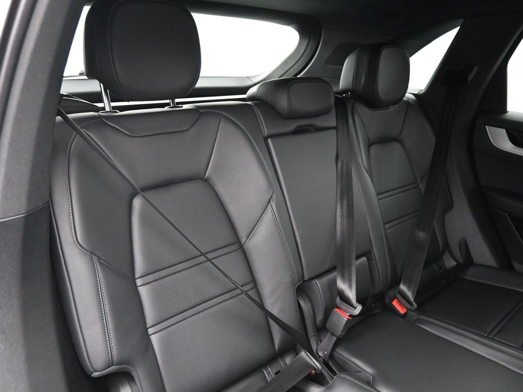 2024 Porsche Cayenne Base photo 10