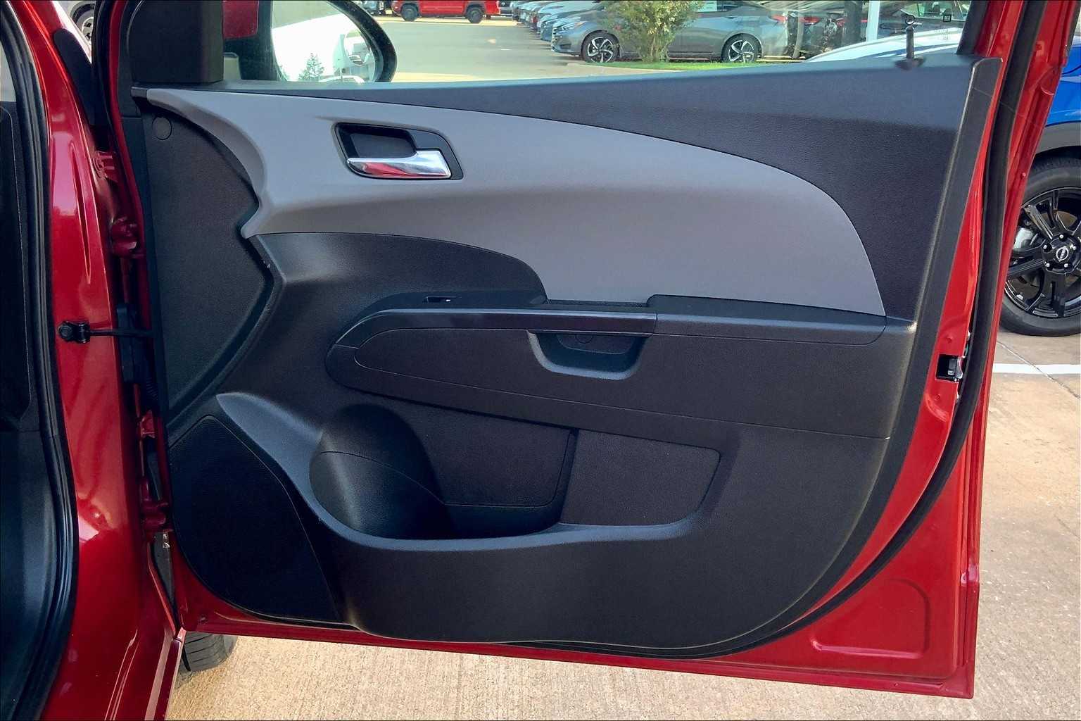 2013 Chevrolet Sonic LTZ photo 22