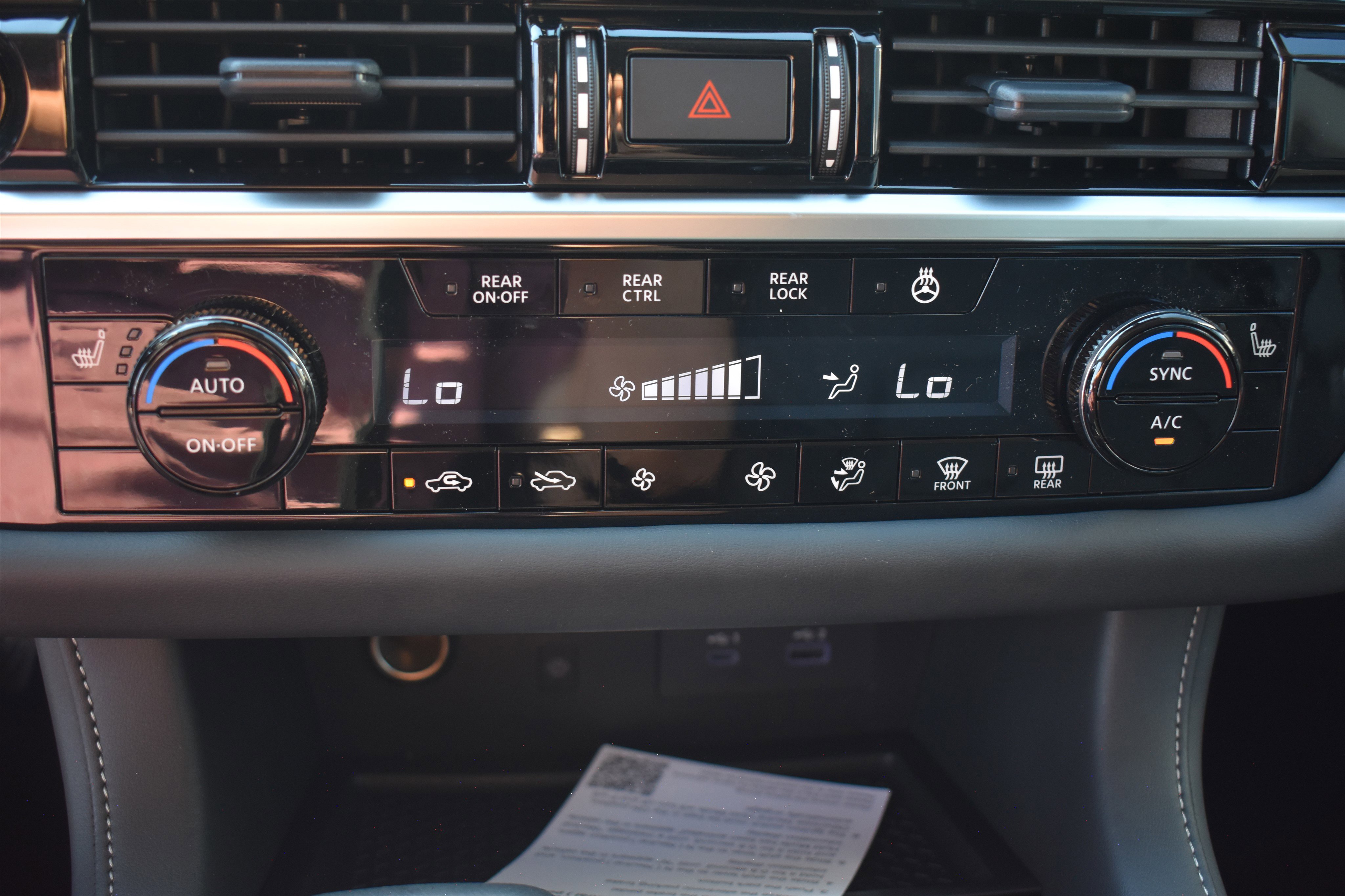 2025 Nissan Pathfinder SL photo 17