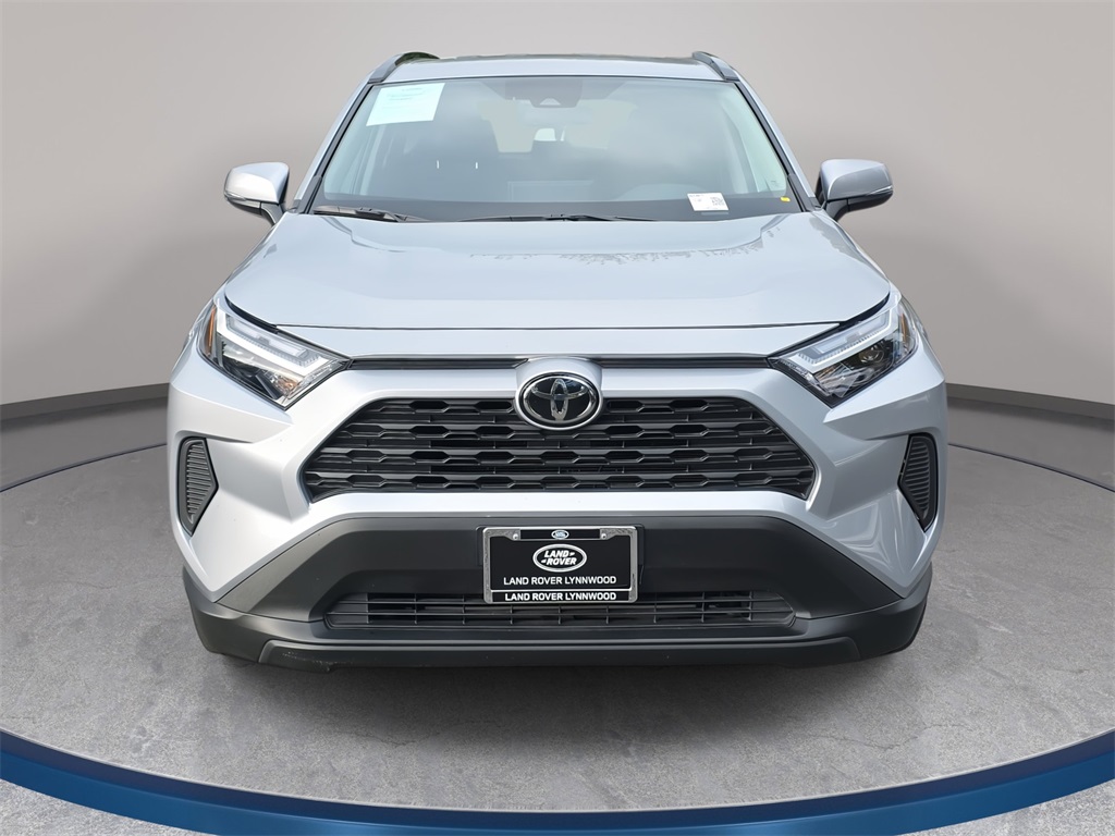2024 Toyota RAV4 XLE photo 2
