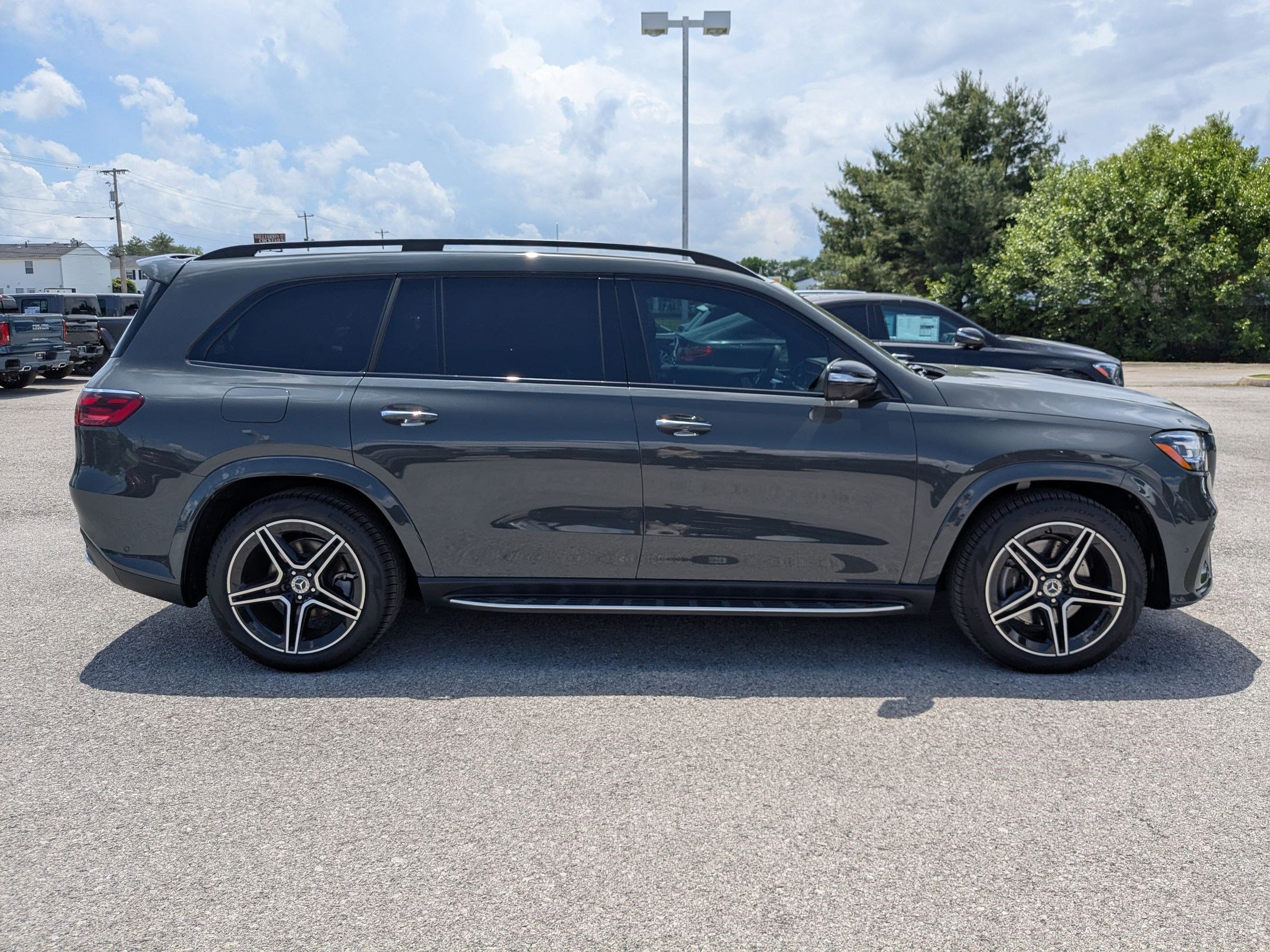 2025 Mercedes Benz GLS 450 4MATIC photo 4