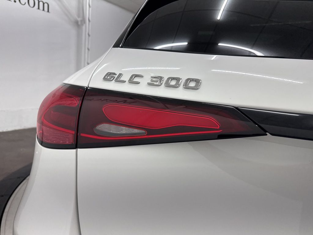 2026 Mercedes Benz GLC 300 photo 11