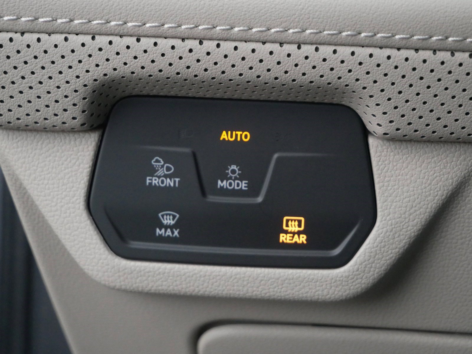 2025 Volkswagen Atlas SE Technology photo 8