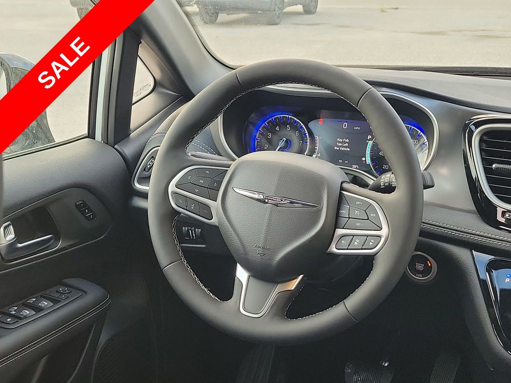 2025 Chrysler Pacifica photo 24