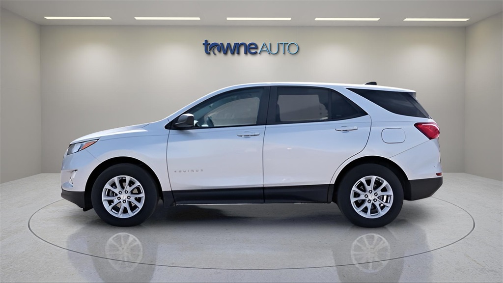 2021 Chevrolet Equinox LS photo 2