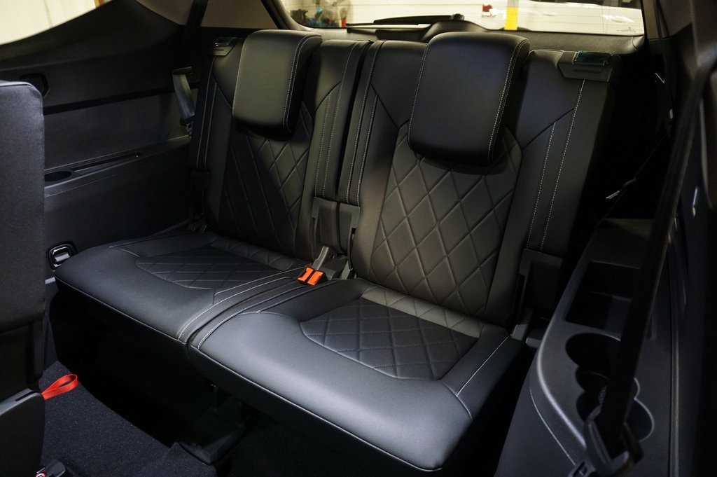 2025 Volkswagen Atlas SEL Premium R-Line photo 11