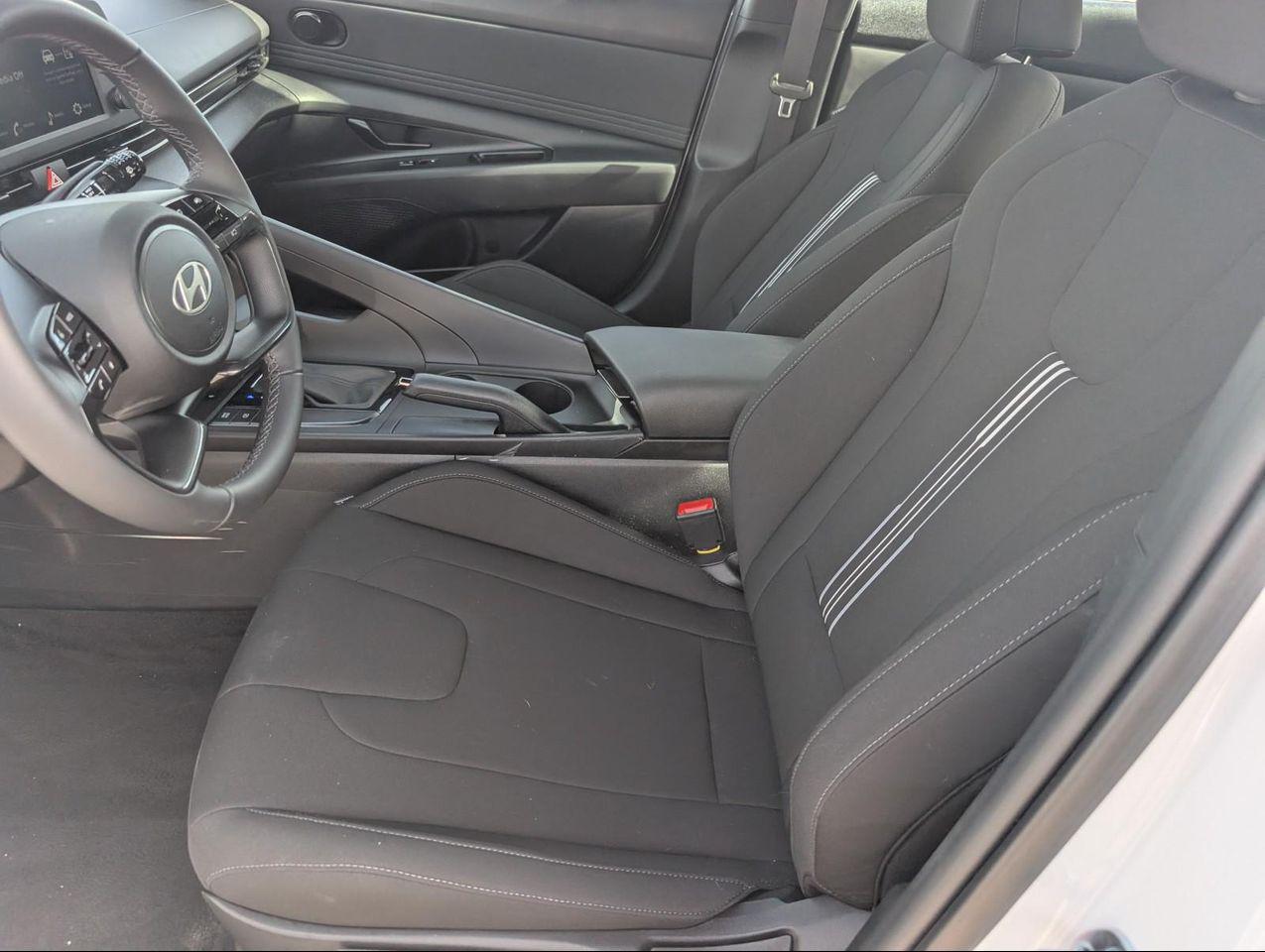 2025 Hyundai Elantra SEL Sport photo 11