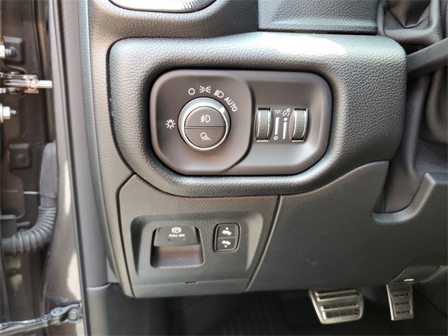 2022 Ram 1500 Laramie photo 17