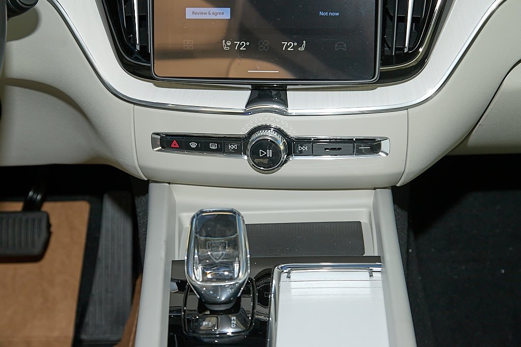 2026 VOLVO XC60 - Image 25